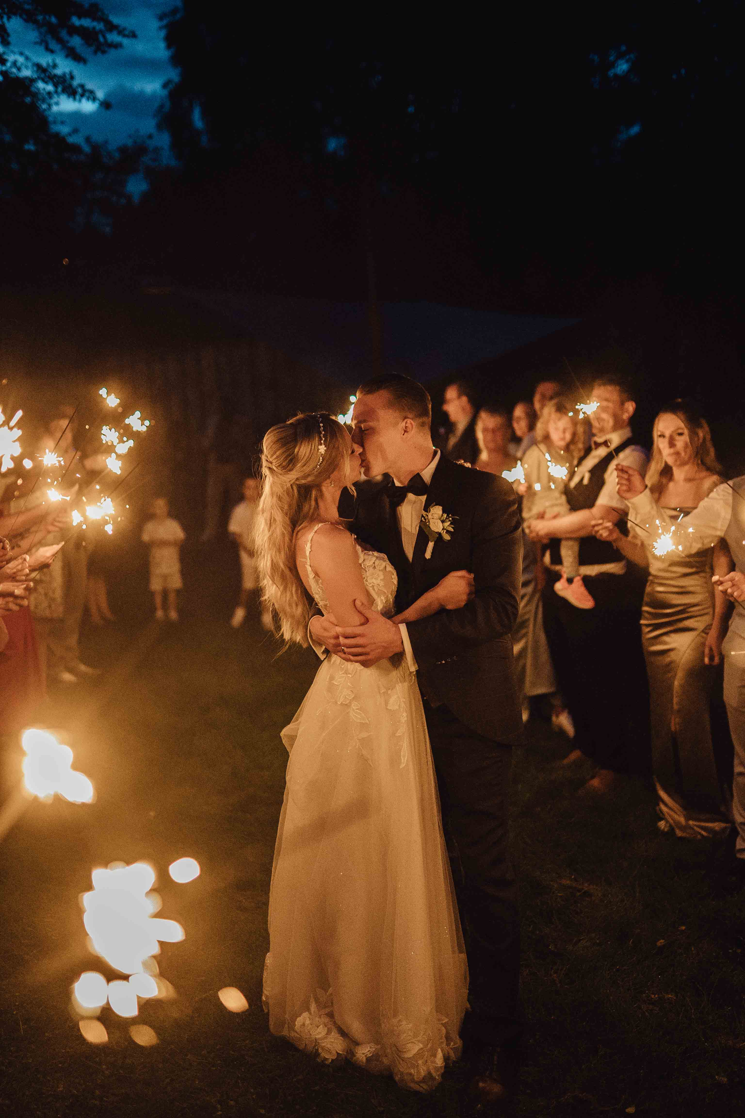 Hochzeitspaar im Forsthaus am Schloss Sommerswalde in Deutschland